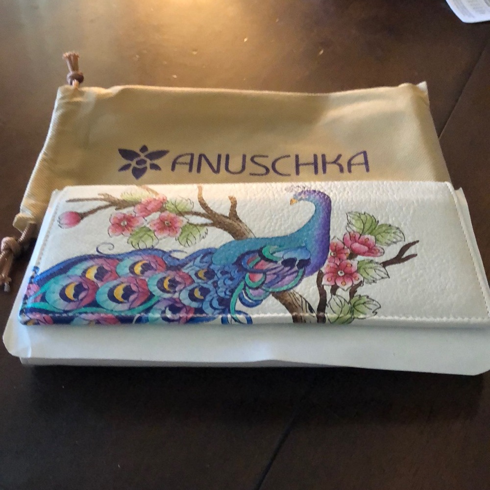 Anushka Envelope leather wallet.